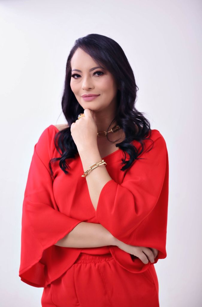 Dra. Jeanny Dias - Advogada Imobiliária